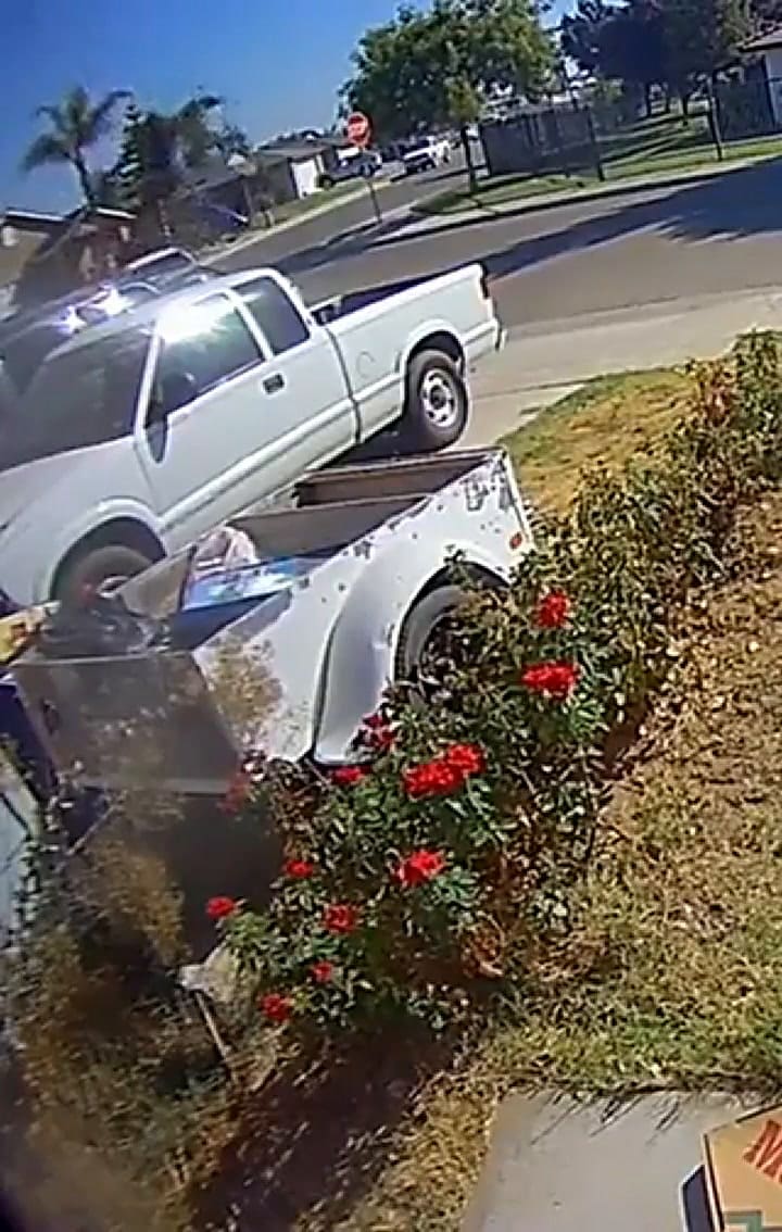 Captan caída de un helicóptero en el jardín de una casa en California