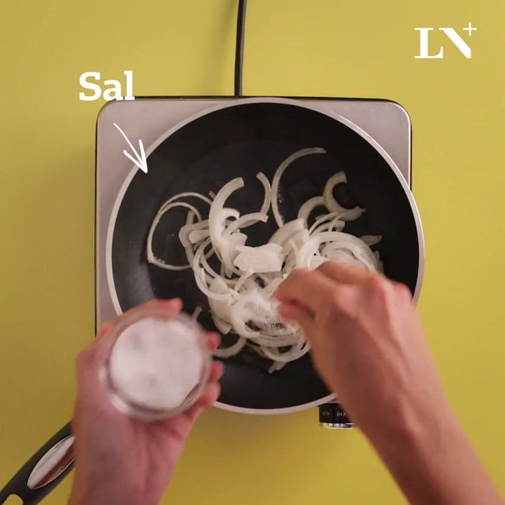 Cómo hacer un omelette con mucho queso y champignones