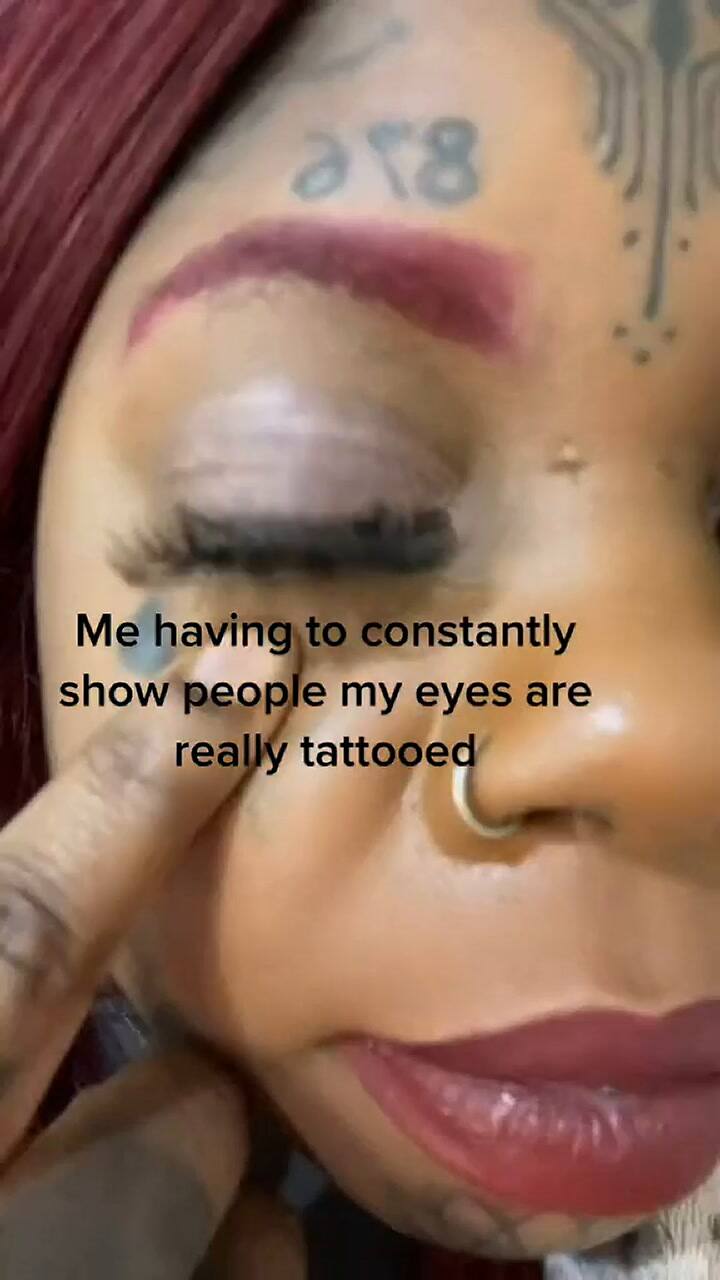 Anaya muestra cómo quedaron sus ojos tras el tatuaje