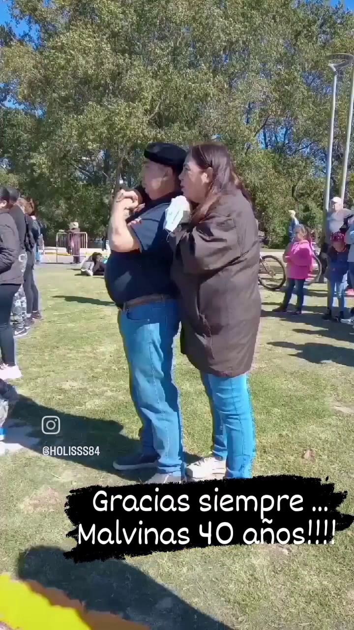 Agustín y su familia participaron del acto por los 40 años de Malvinas (Video: Gentileza)