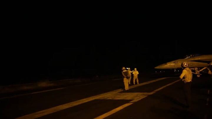 Los rebeldes hutíes lanzan su primer ataque contra un buque después de los bombardeos masivos de EE.UU.