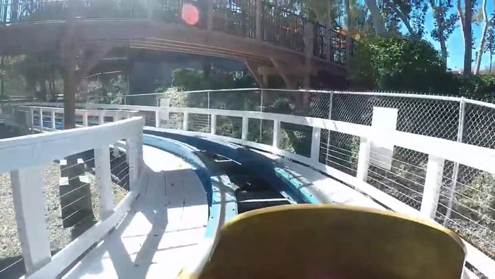 La montaña rusa Twisted Colossus