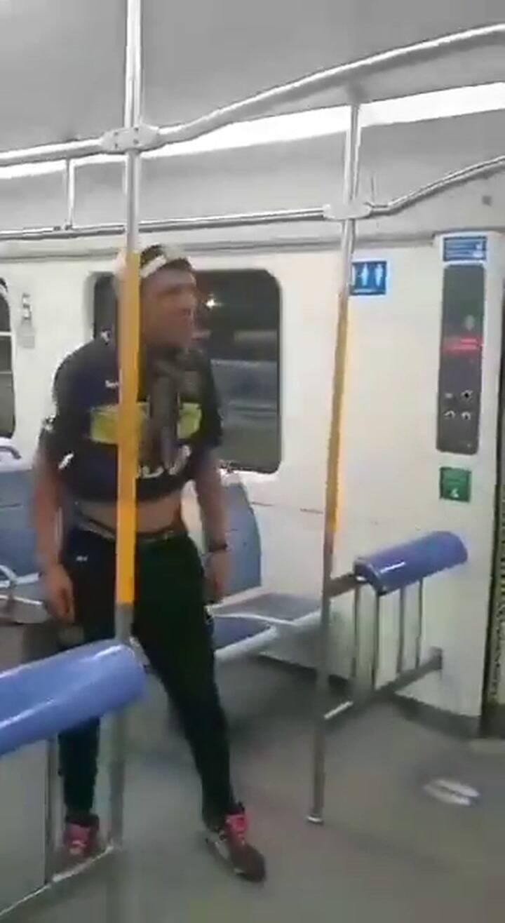 Un hincha de Boca amenazó con un cuchillo a un policía en una formación del tren Roca