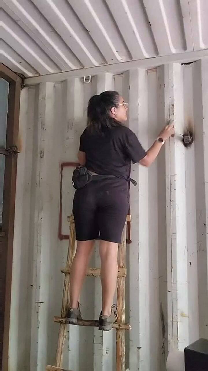 Así fue el proceso de construcción de su hogar en un contenedor de Miley Rudas