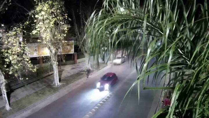 Así retiraron a los accidentados después del choque automovilístico