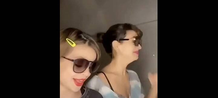 Agustina Cherri y su hija Muna se divierten haciendo de Moria y Susana - Fuente: Instagram