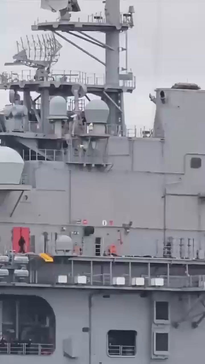 El USS Iwo Jima se encuentra en el mar Caribe cerca de #Curazao,