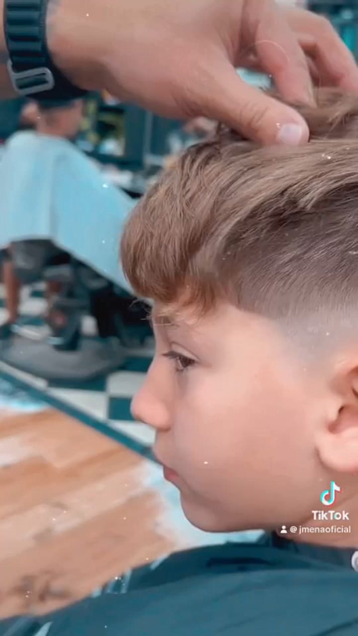 El cambio de look de Momo, hijo de JImena Barón