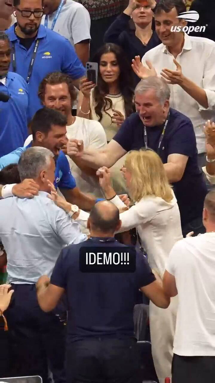 El eufórico abrazo de Novak Djokovic con Matthew McConaughey luego de ganar el US Open