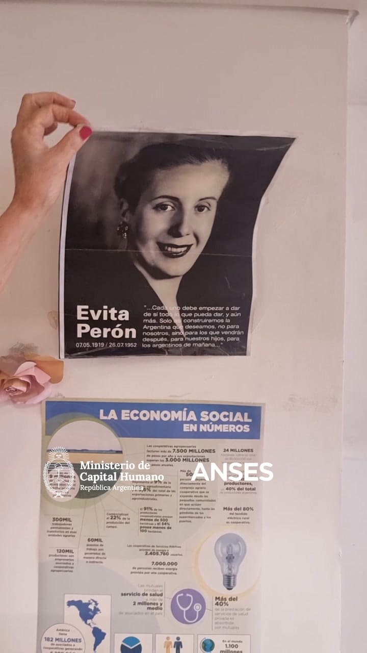 Retiran carteles partidarios y gremiales de las sedes de Capital Humano