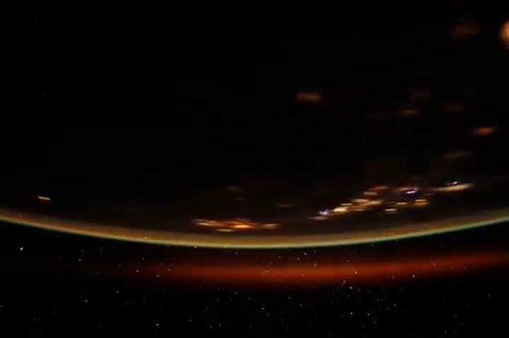 La vista de las líridas desde el espacio mientras entran a la Tierra