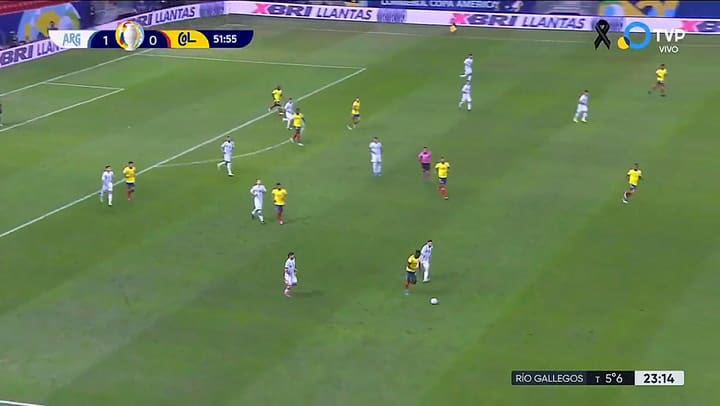 Colombia reclamó una supuesta mano pero Valenzuela dejó seguir