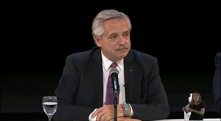 Alberto Fernández pide un aplauso para Ginés