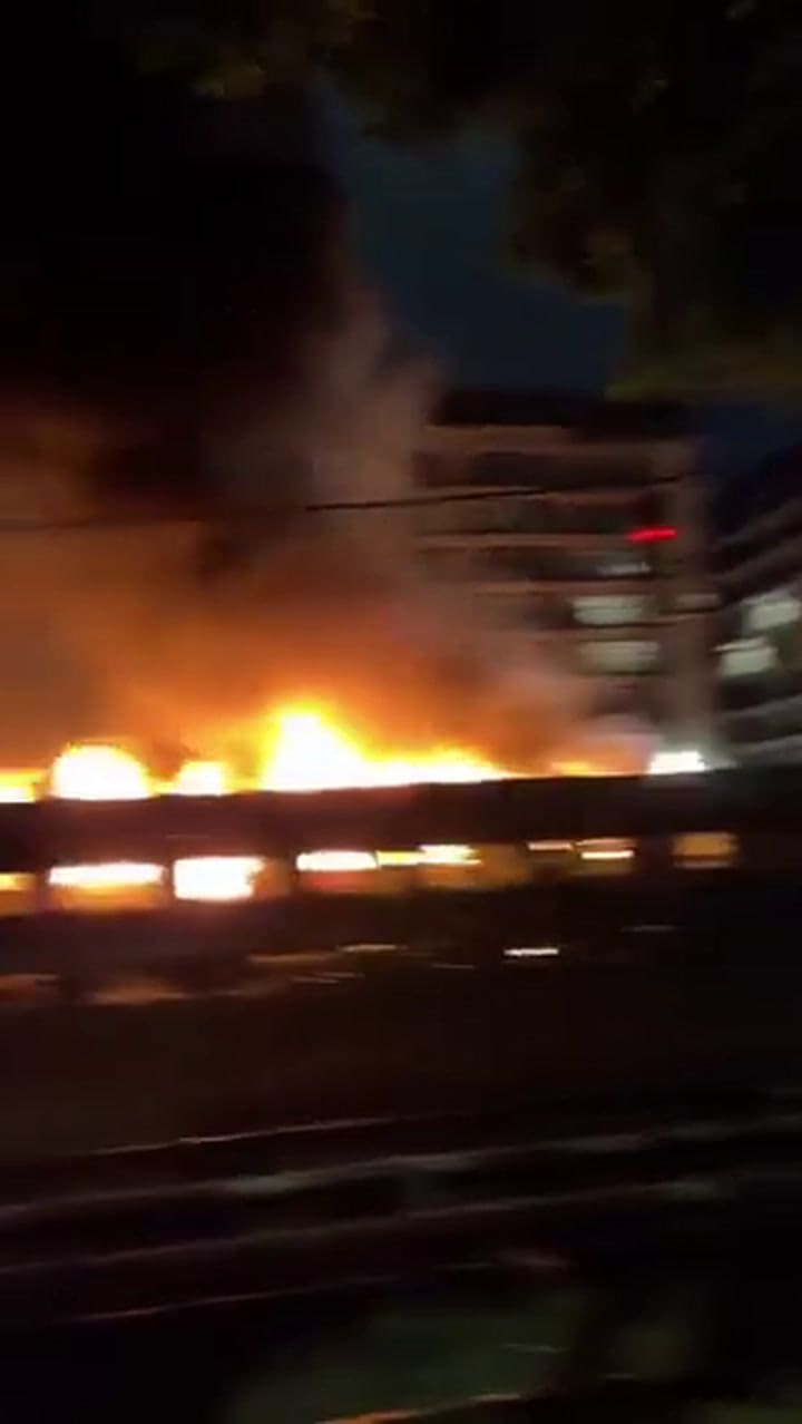 Formaciones en desuso del tren Mitre se prenden fuego