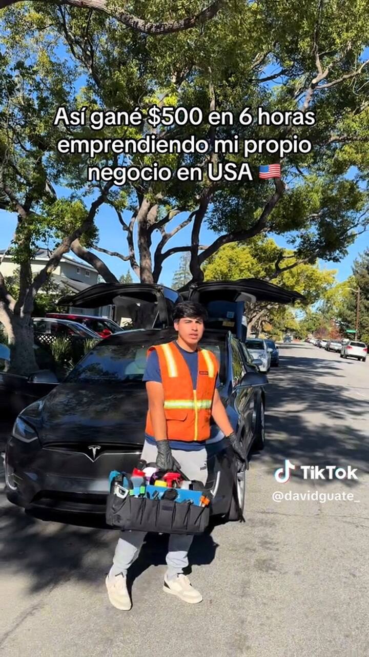 David destinó alrededor de tres horas a cada auto