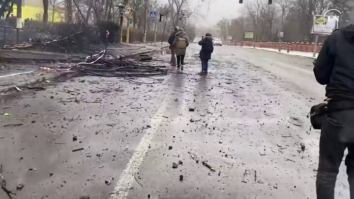 Escenas de destrucción a los pies de la torre de tv de Kiev