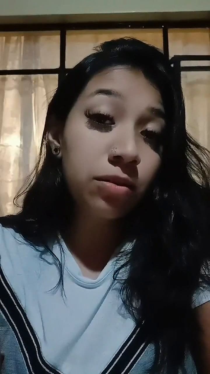 Una joven fue 'mandada al frente' por su compañero