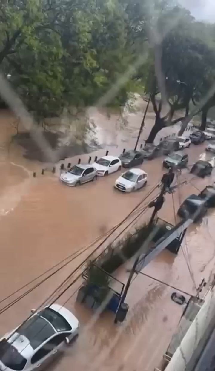 Se rompió un caño maestro en Belgrano