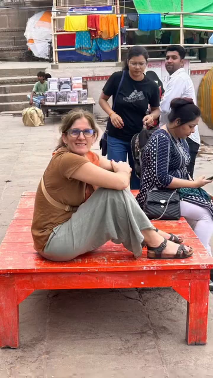 Tini de Bucourt con su grupo de mujeres en India