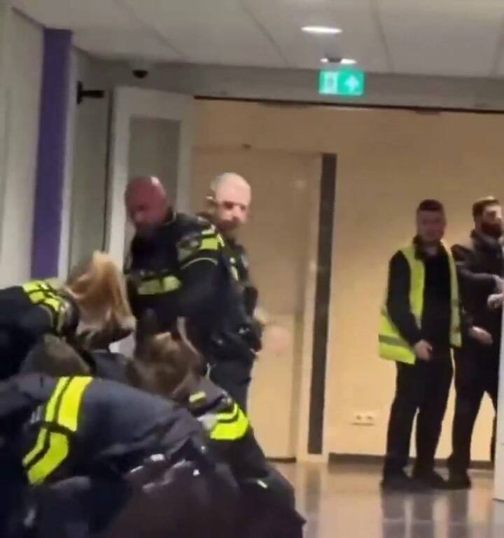 Un policía tiró al piso a una mujer embarazada y se desató una pelea en Países Bajos