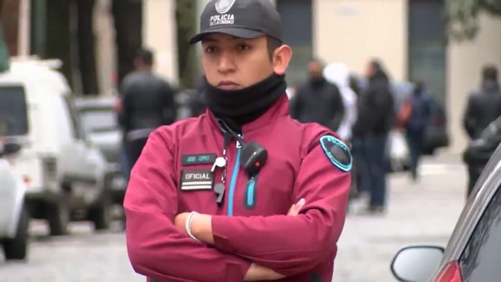 Hallan el cadáver de una mujer envuelto en frazadas en Colegiales - Fuente: télam