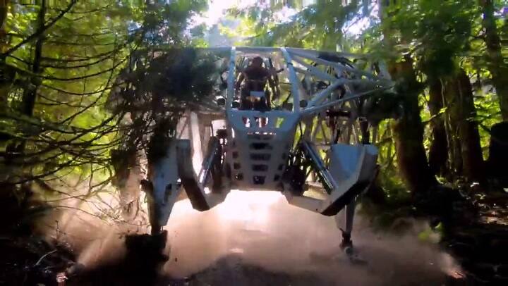 Así funciona el enorme exoesqueleto de 4000 kilos