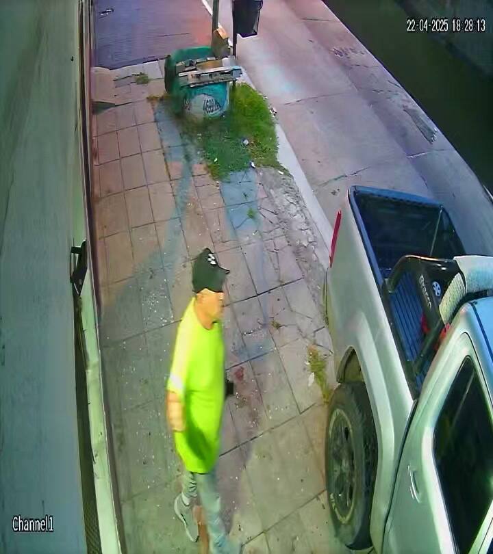 Robo piraña de un auto en Murature entre Dean Funes y Coronel Suárez.