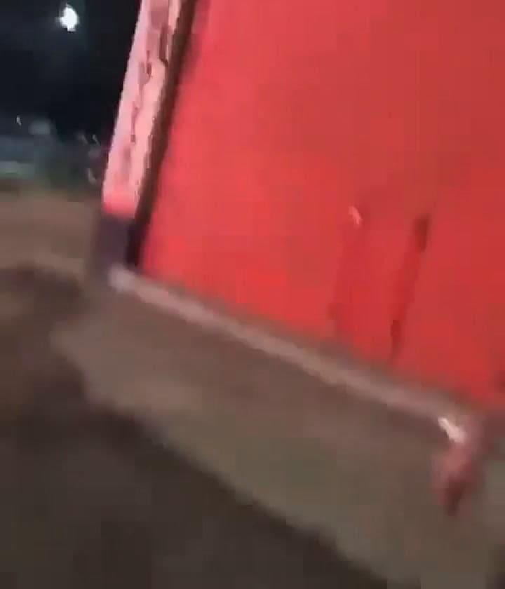 Patovicas golpearon con un látigo a una pareja en la puerta del boliche