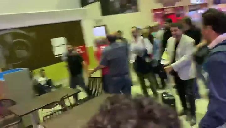 La agresión a Juan Grabois cuando aterrizaba en Bolivia