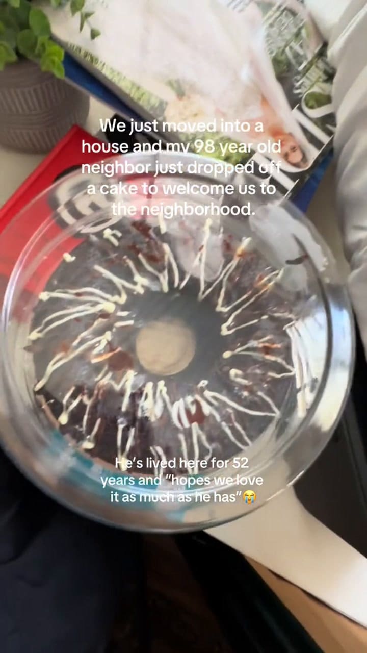 Se mudó a Texas y la actitud de su vecino de 98 años la emocionó hasta llorar