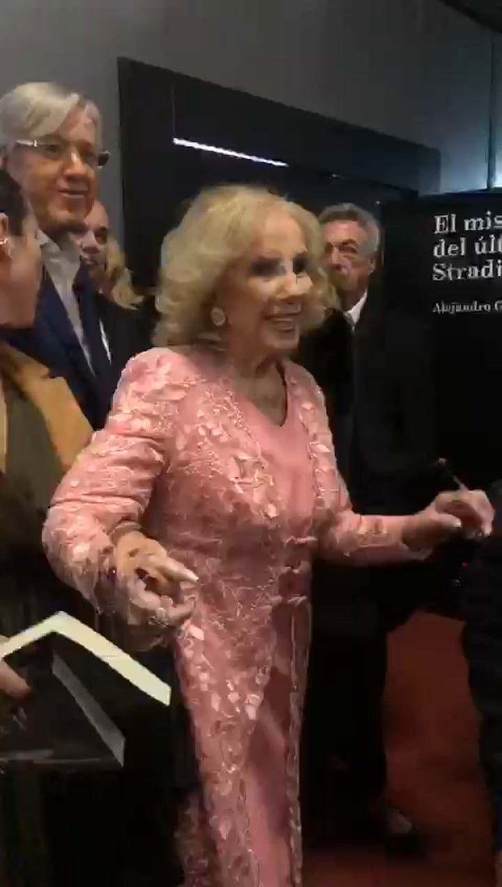 La llegada de Mirtha Legrand a la Feria del Libro