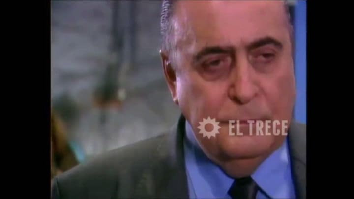 Juan Carlos Mesa y China Zorrilla en una escena de amor que emociona