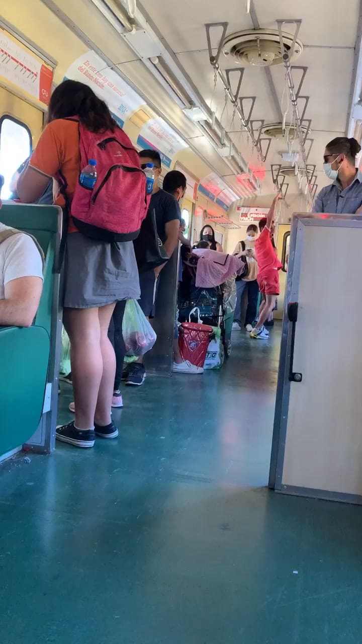 Lucas Benitez patina en el tren