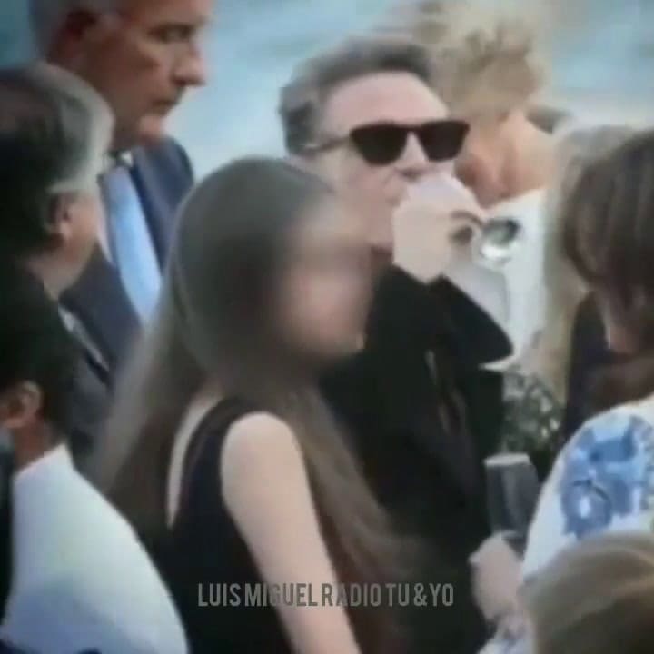 Luis Miguel causó sensación con su presencia en una boda en París (TW @RadioTuYYoLM)