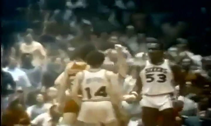 Maurice Lucas vs. Darryl Dawkins - Fuente: YouTube