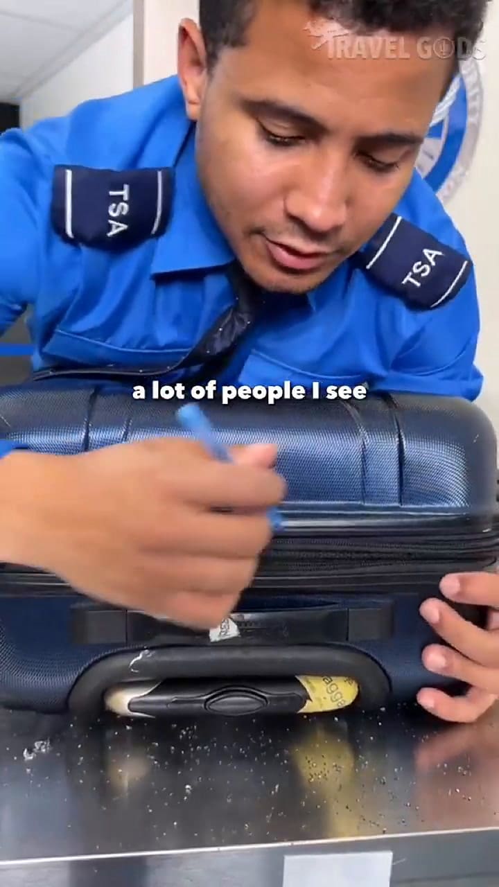 Un empleado de aeropuerto advirtió sobre el uso de candados en las valijas