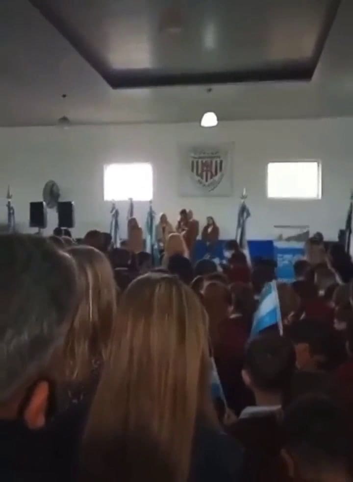 Una funcionaria de Axel Kicillof recibió abucheos por hablar en lenguaje inclusivo durante un acto