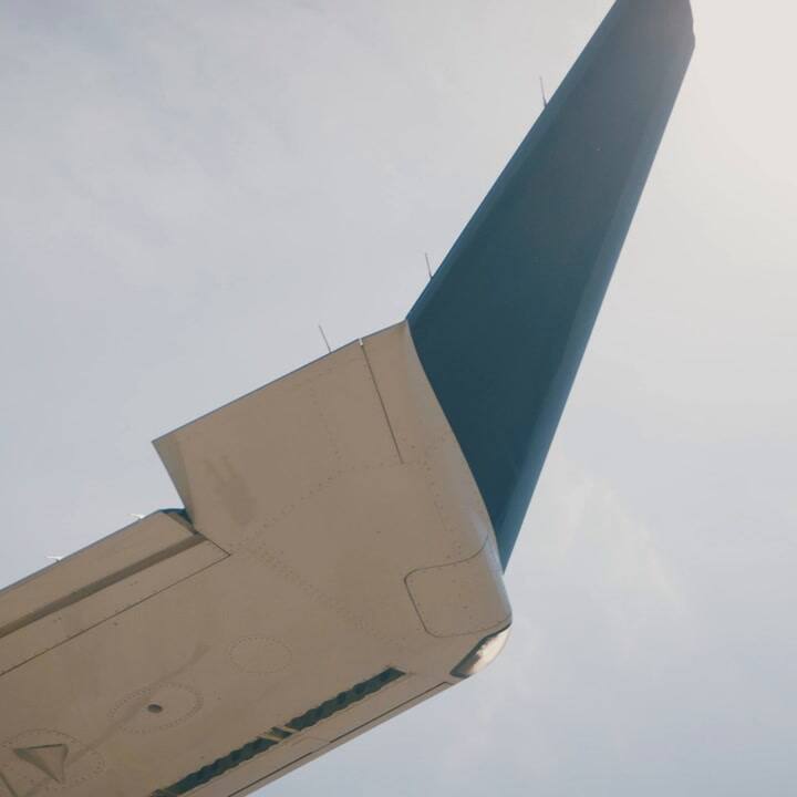 Las tareas de mantenimiento que realizan los trabajadores de Aerolíneas Argentinas