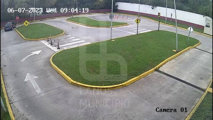 Chocó y volcó cuando realizaba el examen de manejo, en Lanús