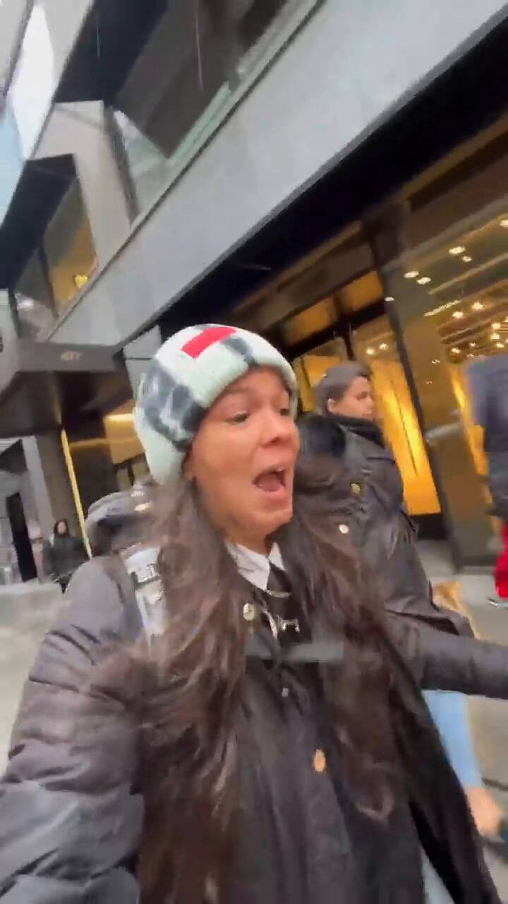 La creadora de contenido dominicana afirma que nunca le pidieron un título universitario en EE.UU.