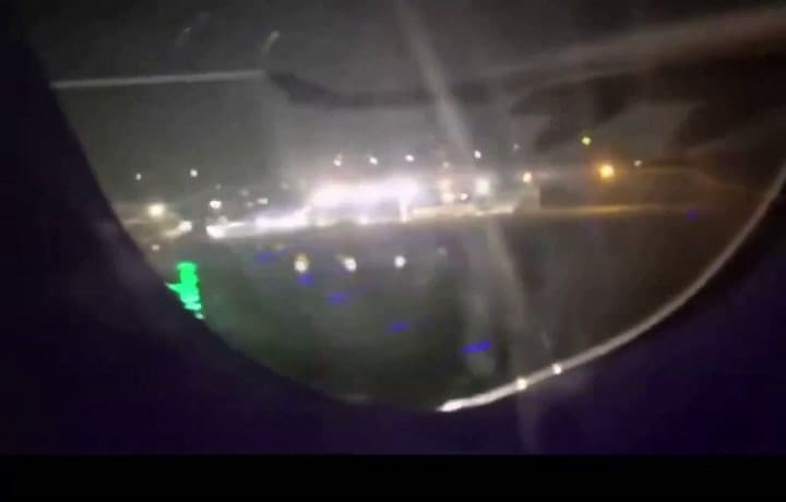 El avión sufrió una falla en el motor izquierdo