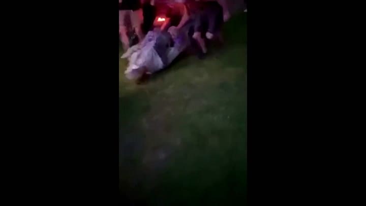 Vandalizaron y tiraron a un lago una estatua de Colón en Virginia - Fuente: Reuters