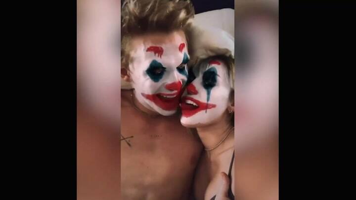 Miley Cyrus y su novio se filmaron en la cama y con filtros de El Guasón - Fuente: Instagram
