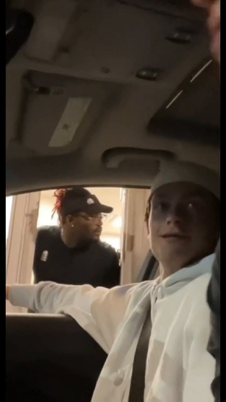 Le arrebataron su pedido en la ventanilla de autoservicio