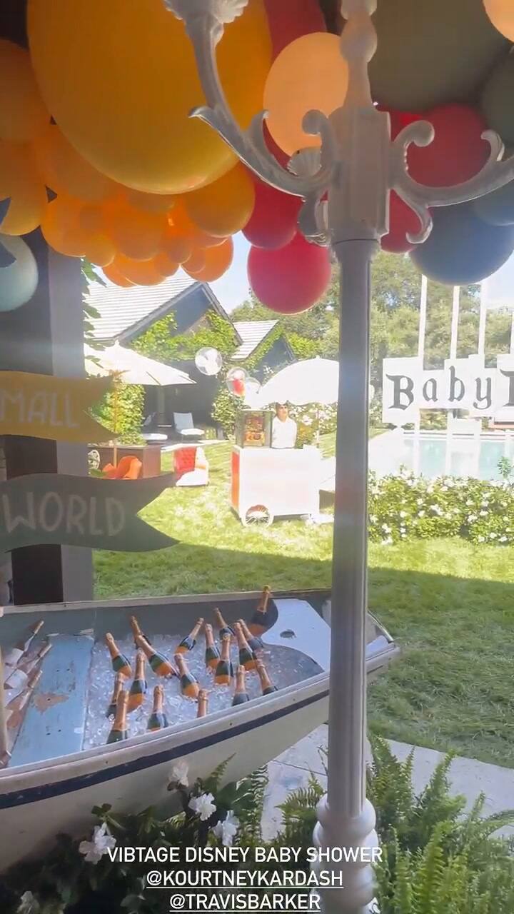 Kim Kardashian asistió al baby shower de su hermana Kourtney