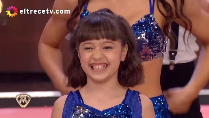 Cachete Sierra abrió la Salsa de tres bailando junto a Fiorella Giménez y Kuki Jazz