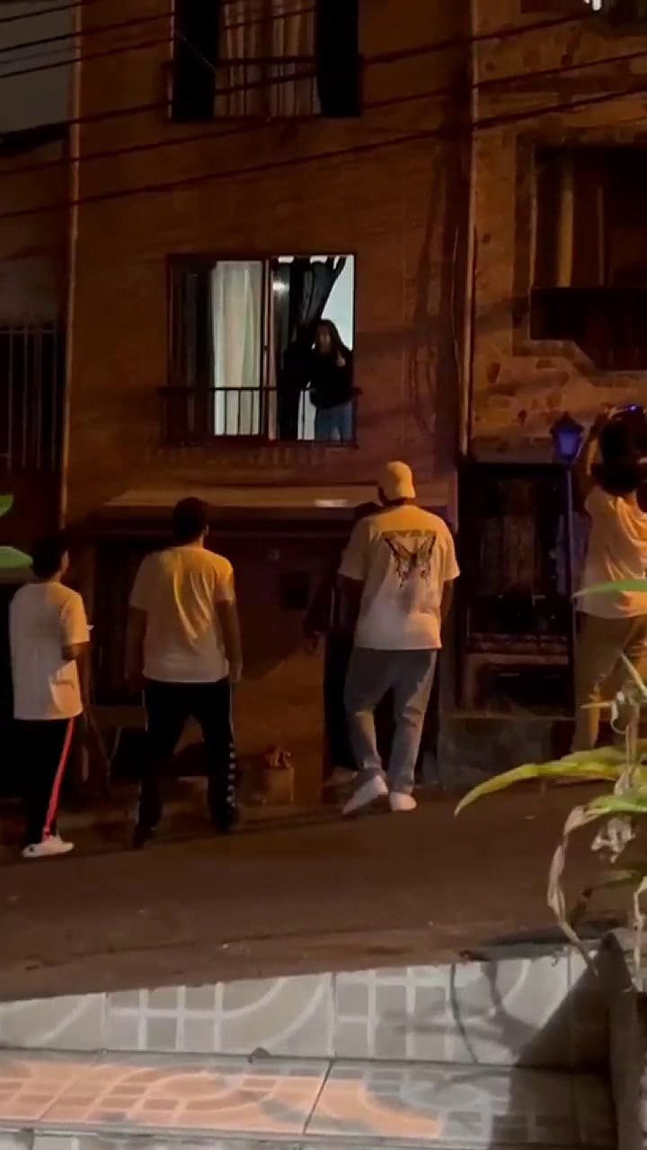 Le hicieron una serenata y reacción de manera inesperada