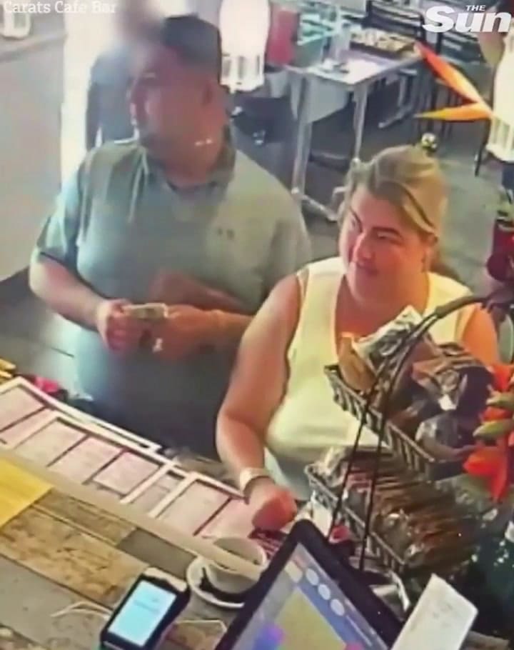 Una pareja fue sorprendida robando la propina de un bar