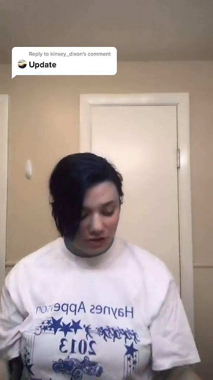 ¿Cómo hizo que el baño y su cuerpo se mancharan?