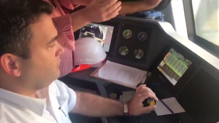 El primer tren en circular por el viaducto Mitre - Fuente: Twitter @Mati7911